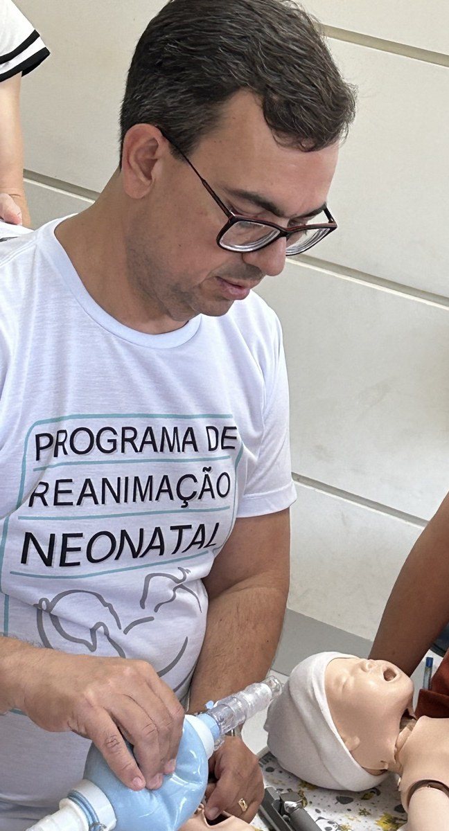 Dr. Henes ministrando curso de Reanimação Neonatal