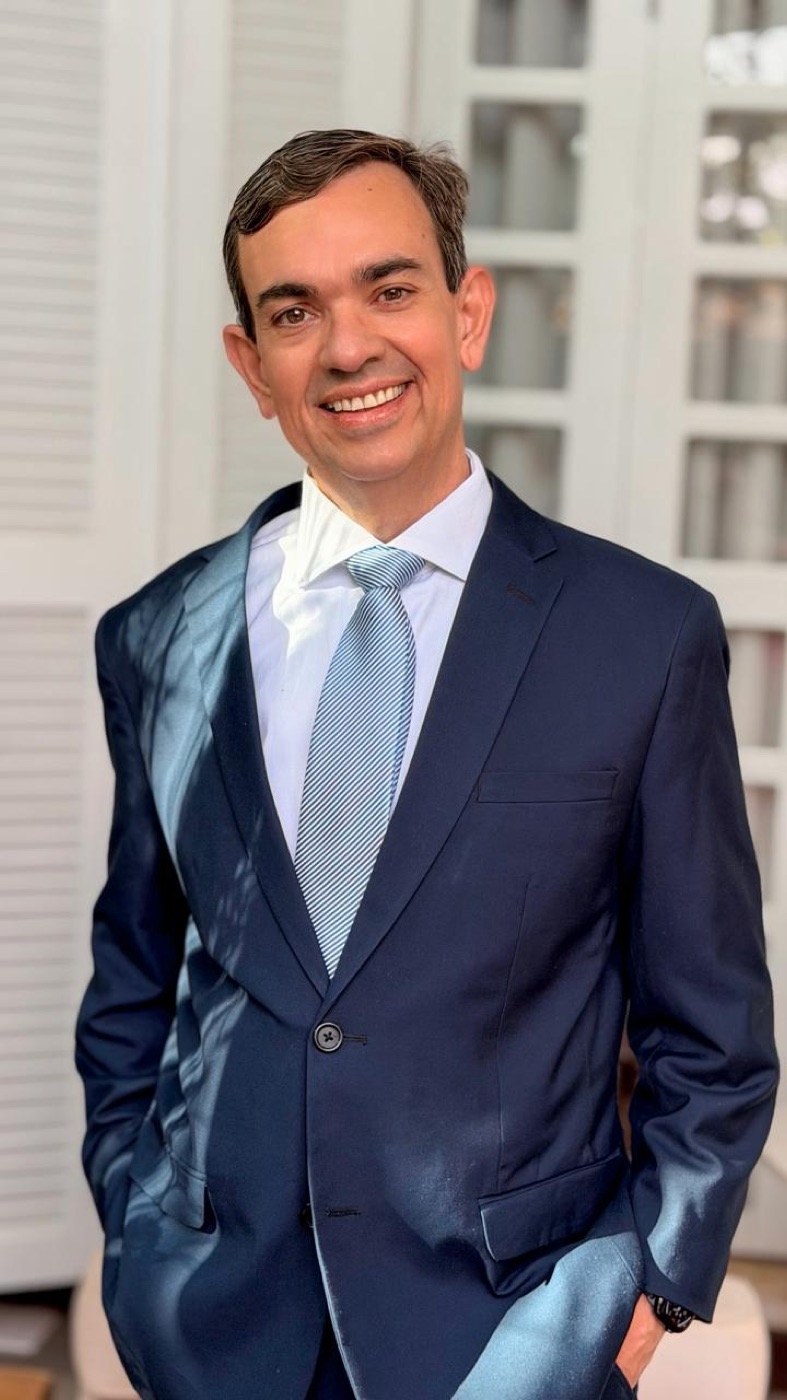 Dr. Henes Farias — pediatra com foco em Neonatologia